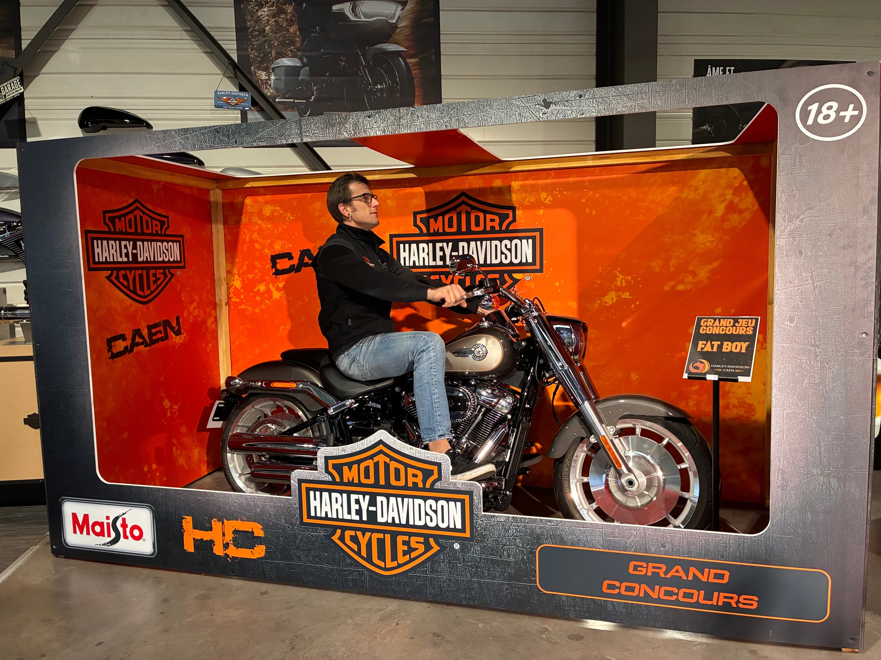 Jeu concours Harley-Davidson Fat Boy : la moto dans une boîte à jouets géante